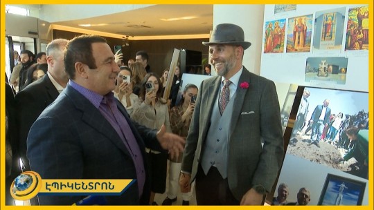 Ազգովի նոր էջ ենք բացում պատմության մեջ. Գագիկ Ծառուկյանը՝ Հիսուսի արձանի ֆոտո ցուցահանդեսին