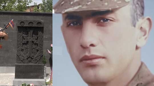 Խաչքար Գյումրիում՝ 44-օրյա պատերազմի հերոս Ալեք Սիմոնյանի հիշատակին