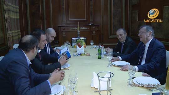 Գագիկ Ծառուկյանն ընդունել է Եվրոպայի Վոլեյբոլի ֆեդերացիայի նախագահ Ալեքսանդր Բորիչիչին