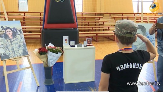 9-ամյա Առաքելը նոր ռեկորդը նվիրել է 44-օրյա պատերազմի հերոս Գևորգ Ջավախյանին