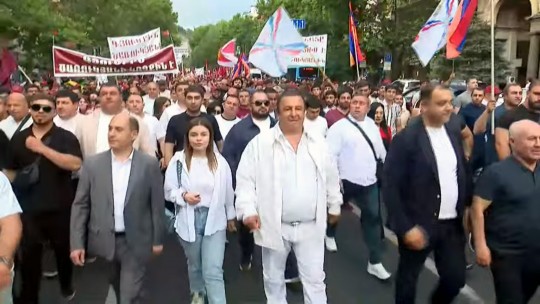 «Բարգավաճ Հայաստան»-ի երթը Երևանի տարբեր մասերից դեպի Ազատության հրապարակ` ուղիղ