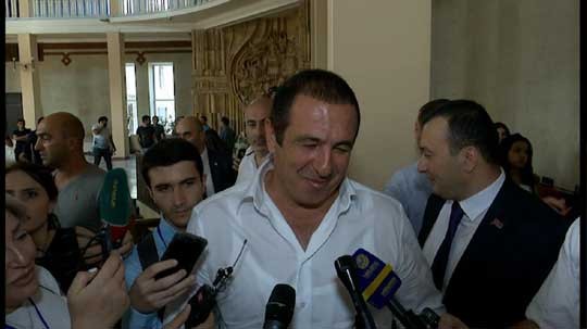 Գագիկ Ծառուկյանը պատասխանել է Հայաստանի ներքաղաքական օրակարգի վերաբերյալ լրագրողների հարցերին