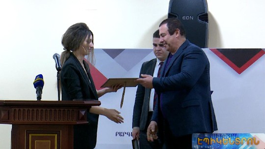 Գ.Ծառուկյանը դիպլոմներ է հանձնել ԲՀԿ քաղաքական դպրոցի առաջին շրջանավարտներին