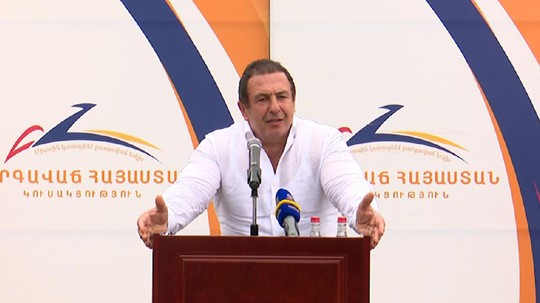Գ.Ծառուկյանը ԲՀԿ անդամատոմսեր է հանձնել ավելի քան 1500 երիտասարդի