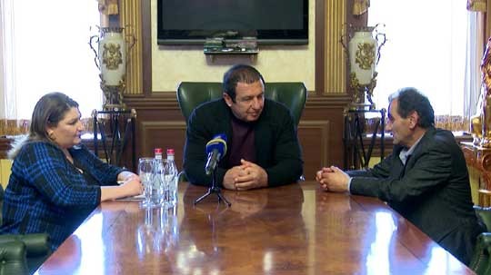 Գագիկ Ծառուկյանը ապրիլյան պատերազմի հերոսի ընտանիքին գյուղտեխնիկա է նվիրել
