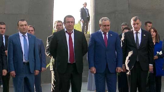 Գագիկ Ծառուկյանը և Սերգեյ Նեվերովն այցելել են Ծիծեռնակաբերդի հուշահամալիր